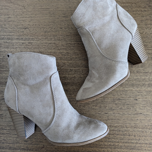 SIZE 7 SHOES - A NEW DAY AND EXPRESS - Picture 7 of 11